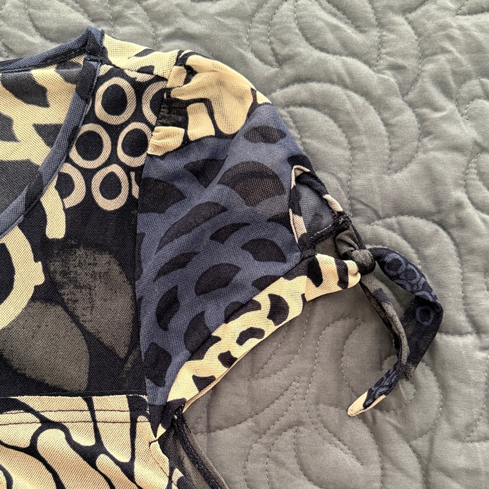 DKNY Blue and Cream Floral Blouse - Picture 4 of 5
